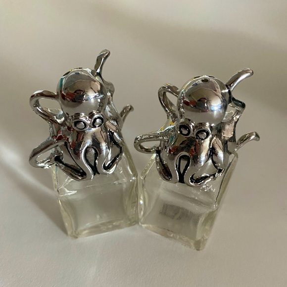 Other - Octopus Salt and Pepper Shakers🐙